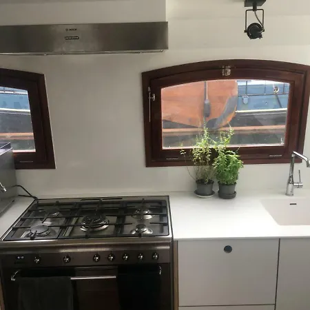 Sunny And Light Spacious Houseboat Appartamento